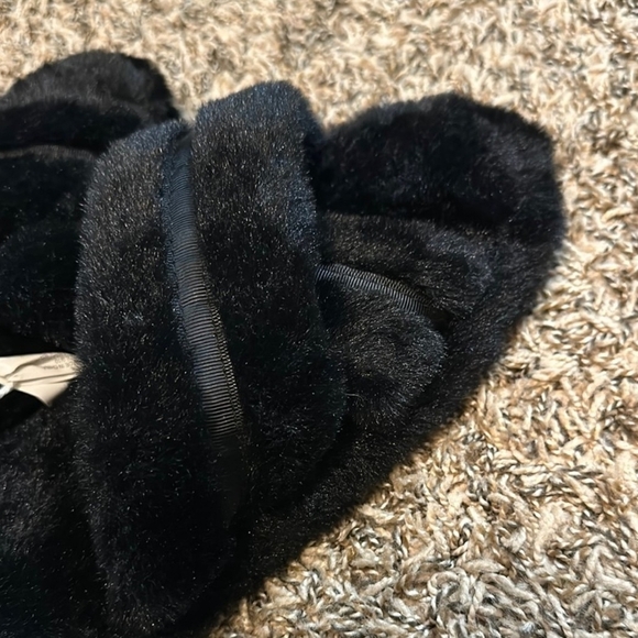 Serra Women's Black Fuzzy Slippers Size 9-10 NWOT - Picture 4 of 7